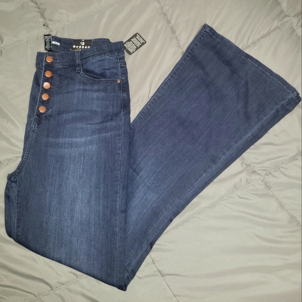 Fashion nova flare high waist jeans Stretchy!